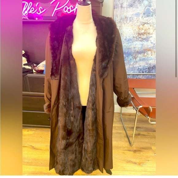 Rain coat Mink fur 🧥 approximate size L/XL (12/14) in good condition winter coat - Picture 2 of 9